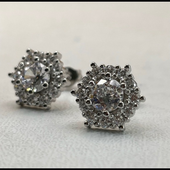 925 Sterling Silver Diamond Halo Starburst‎ Snowflake Elegant Stud Earrings - Picture 3 of 11